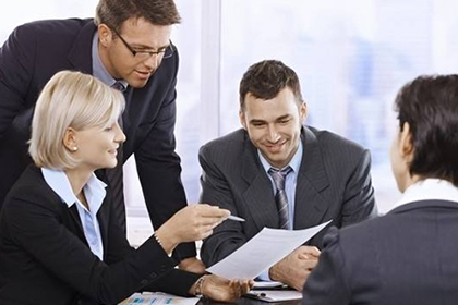 欠款逾限未还，何时可依法提起诉讼？